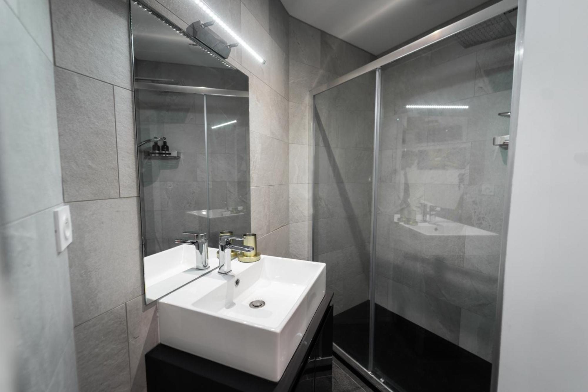 Loft 150 M2 Jacuzzi, Sauna Et Massage Blagnac Buitenkant foto